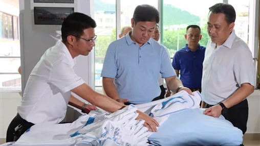 梧州市市委常委、統(tǒng)戰(zhàn)部部長何世恰蒞臨百裕集團(tuán)調(diào)研指導(dǎo)